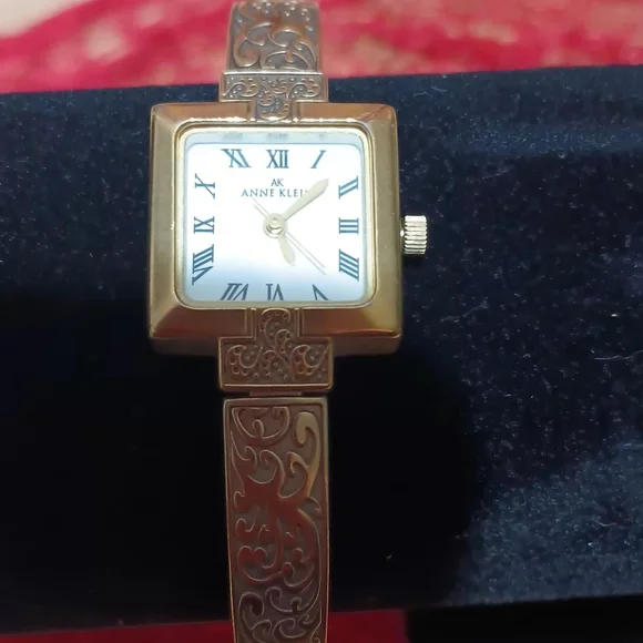 Vintage Anne Klein Watch - Picture 2 of 6